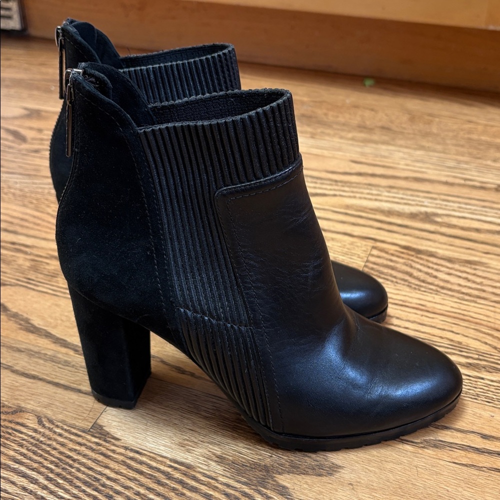 Donald J Pliner Hudson booties, size 6.5